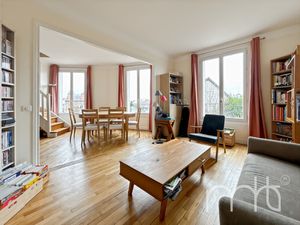 COLOMBES GARE - DUPLEX AVEC 3 CHAMBRES LUMINEUX ET TRAVERSAN
