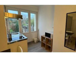 Location appartement  m² T-1 à Valenciennes  300 €