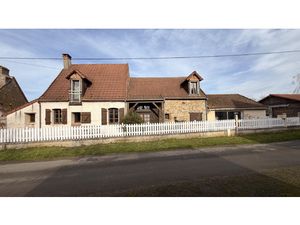 À VENDRE Magnifique longère rénovée avec piscine et parc a