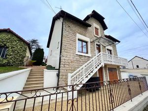 Maison en pierre  de caractère  proche lons