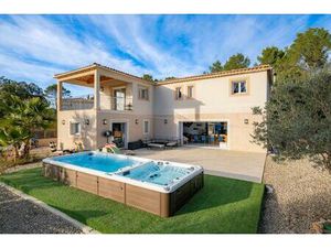 Maison moderne de 7 pièces à Lorgues avec piscine
