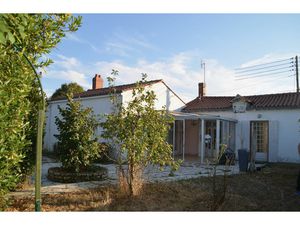 Agréable maison en pierres de plain-pied à rénover