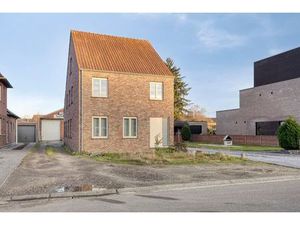 Ruime woning met tuin en loods op gunstige locatie in Rekem