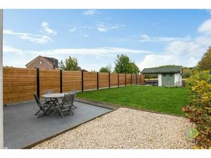 Recent gerenoveerde 3-gevel met open zicht