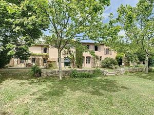 Superbe mas provençal sur 9000mÂ² de terrain