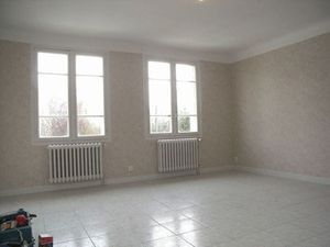 Location maison 4 pièces 64m2 Laissac-Sévérac-l'église 12310 - 689 € - Surface Privée