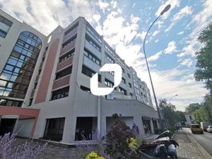 A LOUER  BUREAUX ERPEABLES AU PIED DU RER C