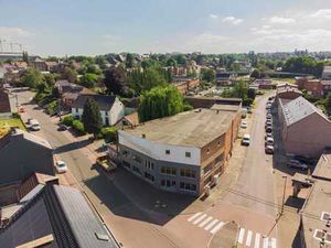 Immeuble à rénover avec diverses possibilités