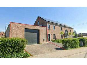 entrepôt récent avec porte sectionnelle de 4m de haut