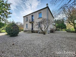 A Vendre Maison de Maître en pierre de 266 m² sur un terrain de plus de 6 000 m²