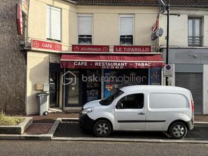 Local commercial de 160 m² à Buc