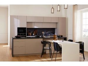 GRAND STUDIO DERNIER ETAGE SUD EST TERRASSE PARKING