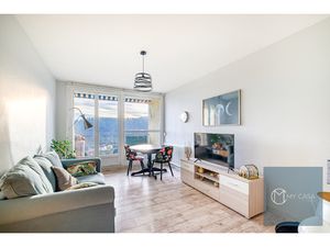 FONTAINES-SUR-SAONE CENTRE - Joli T3 de 58 m2 en dernier éta