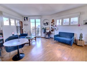 GARE A PIED - 2 CHAMBRES - TERRASSE - PARKING -