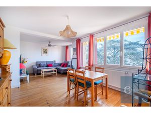 VILLEURBANNE - Beau T4 de 67 m2 avec Balcon - Dernier Etage