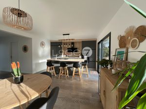 Maison contemporaine au coeur d'un quartier résidentiel reche