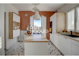 Proche A 43 et commerces  maison rénovée 128 m2 à Nivolas Vermelle