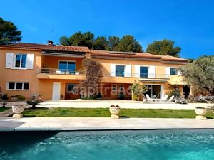 Propriete à vendre 8 pièces SAINT CYR SUR MER (83) Terrain 2000 m2  Piscine  pool-house