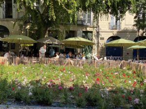 À vendre: Ensemble immobilier rare sur la Prestigieuse Place de la Canourgue …