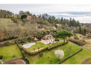 Maison périgourdine avec piscine au Bugue