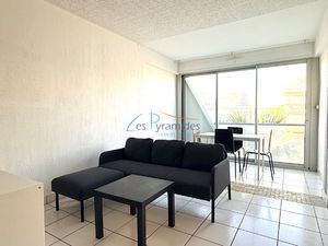 LA GRANDE MOTTE : LOCATION ANNUELLE MEUBLÉE - P2 EN CENTRE V