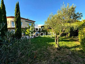 Maison spacieuse à vendre à Laudun l'Ardoise - 3 chambres  garage et vue dégagée !