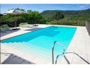 Maison d'hôtes de charme avec piscine à vendre à BAGNOLS EN FORET (83)