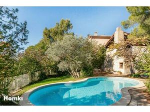 Proche centre-ville maison T6 183 m² avec jardin et piscine