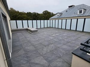 3 PIECES TRAVERSANT 35M2 DE TERRASSES 2 PARKINGS