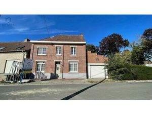 Instapklare gezinswoning met 3 slaapkamers  garage  atelier en prachtige tuin in het hart 