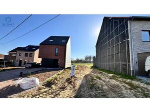 BOUWGROND VAN 1218m² VOOR GESLOTEN BEBOUWING.