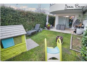 Appartement T3 situé en rez-de-jardin au calme avec grand garage de 37 m2 et 1 place de pa
