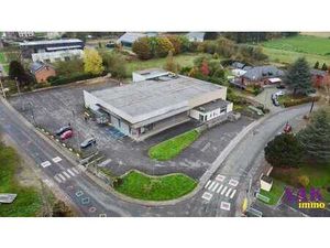 Ensemble commercial avec 80 places de parking