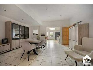 Maison rénovée avec 4 chambres  jardin et deux garages