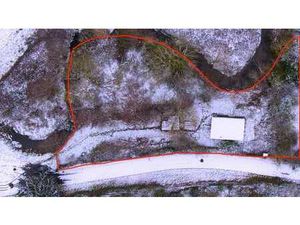 Terrain de11a 26ca avec un chalet et un étang