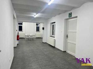 Spacieux bureau avec terrasse et place de parking privative