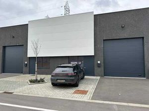 Entrepôt / Locaux/ Hall industriel à louer