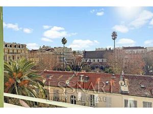 Bel appartement bourgeois rénové au cÅur de carré dâor à Nice