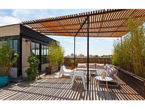 T4 TRAVERSANT DERNIER ETAGE 35M2 DE TERRASSE CAVE PARKING