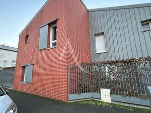 MAISON RECENTE SANS TRAVAUX AVEC EXTERIEUR ET PARKINGS