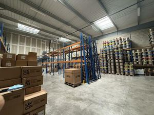 Local d'activité avec bureaux de 569 m² à vendre - Bussy-Saint-Georges (77)