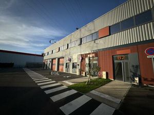 Locaux d'activités avec bureaux à partir de 383 m² disponibles à la location à Corbeil-Ess