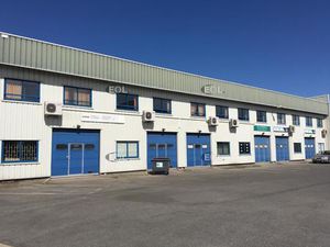 Local d'activités de 276 m² à la location à Lisses (91)