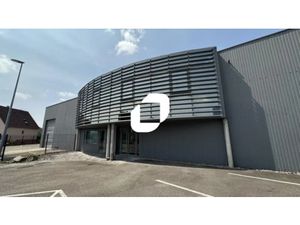 A LOUER  COUR EXTERIEURE