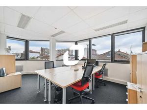 A LOUER  BUREAUX AU PIED DU METRO 13