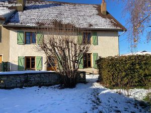 Ferme mitoyenne sur 748 m² de terrain