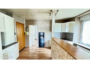 Rare  appartement avec double garage  jardin et cuisine d’été