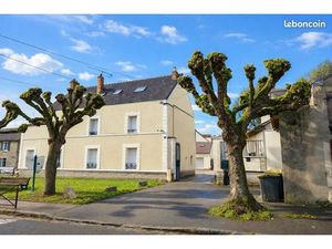 LE PLESSIS PATE Village calme 2 pièces type maison rurale avec 1 place de parking privé co