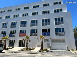Garage Bld Pèbre avec électricité/immeuble neuf