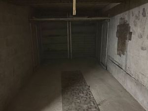 Grand Box fermé pour rangement et voiture dans Résidence Sécurisée Linandes Vertes